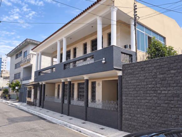 Locação comercial de imóvel no Bairro Campina, em Belém-PA.